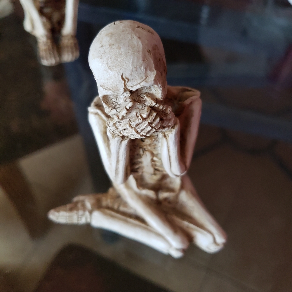 Skeleton figurines set of 3 - Picture 2 of 9